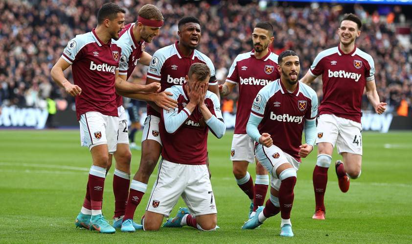 为什么外野手回传球时会故意瞄准中继手套