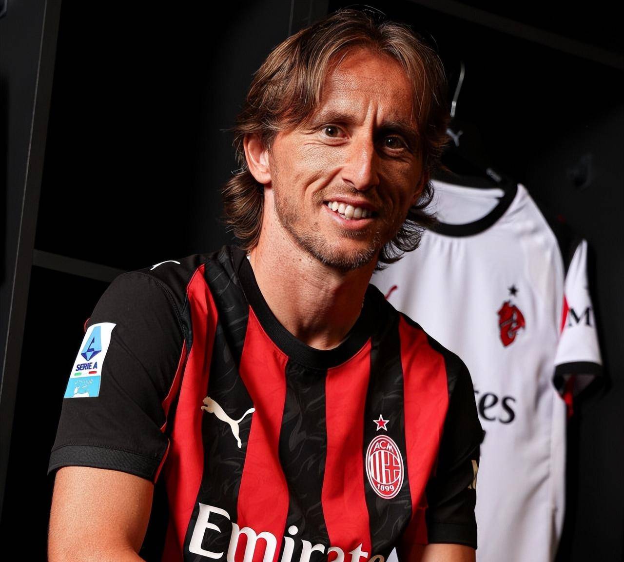 此前连续缺席4场！雄鹿官方：字母哥今日对阵尼克斯迎来复出